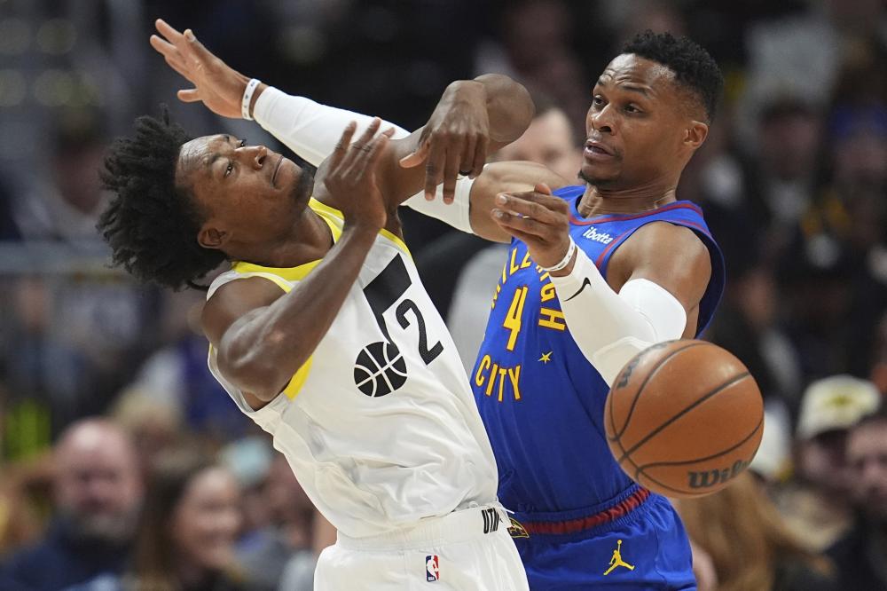 因防守中伸 因防守中伸