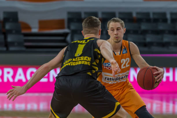 亚设立足球 亚设立足球